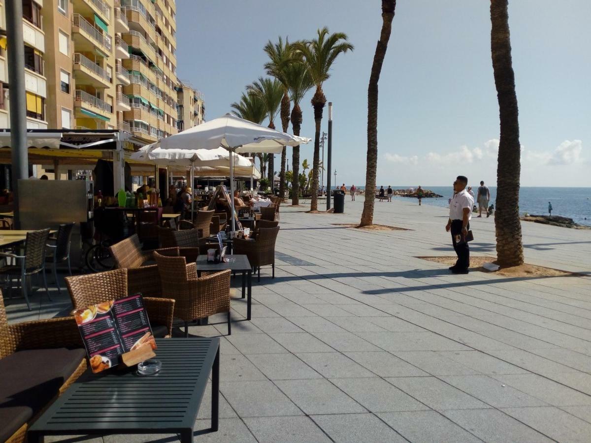 Edificio 1º Linea De Playa, En Paseo Maritimo De Torrevieja, Alicante, Costa Blanca Bagian luar foto