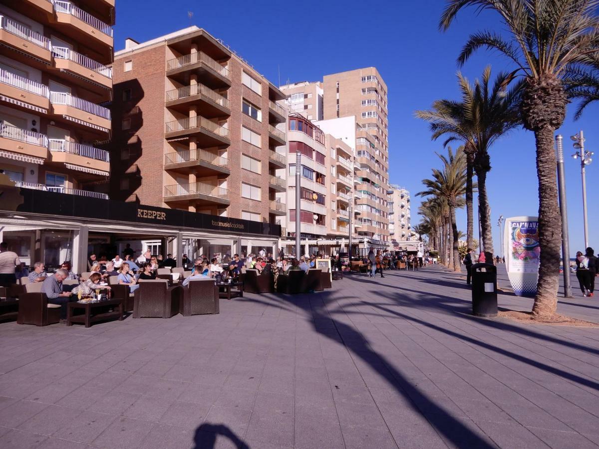 Edificio 1º Linea De Playa, En Paseo Maritimo De Torrevieja, Alicante, Costa Blanca Bagian luar foto