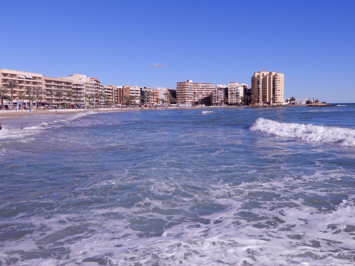 Edificio 1º Linea De Playa, En Paseo Maritimo De Torrevieja, Alicante, Costa Blanca Bagian luar foto